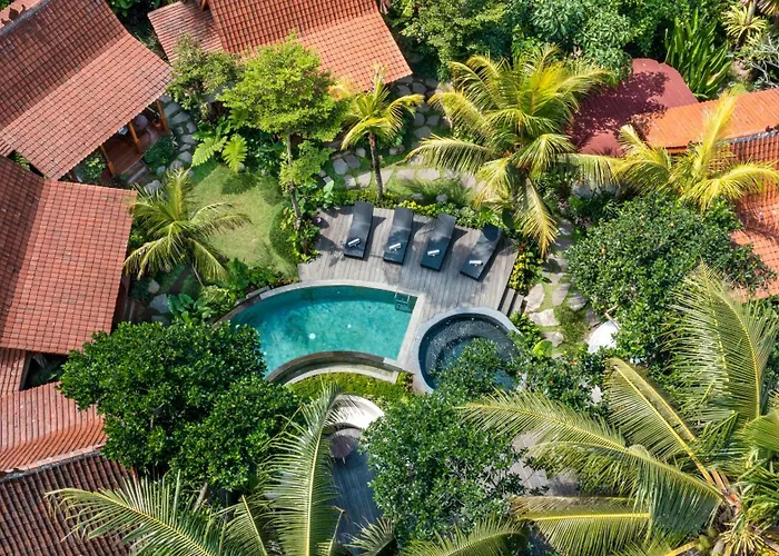 Berlima Wooden Lodge By Pramana Villas
