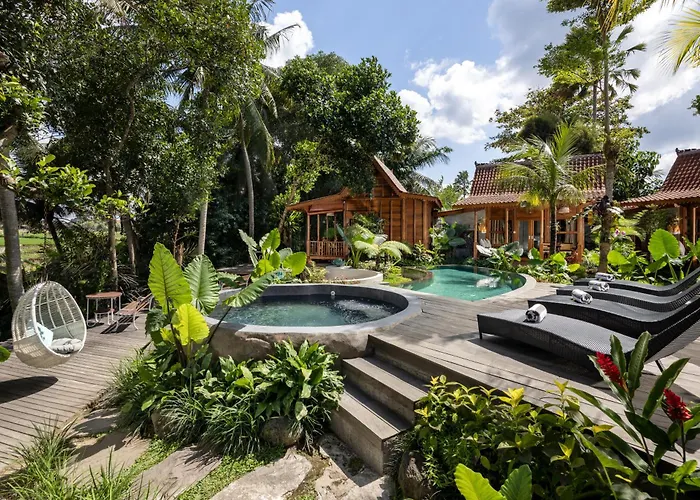 Berlima Wooden Lodge By Pramana Villas